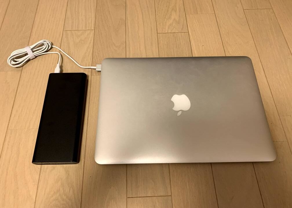 MacBook モバイルバッテリー